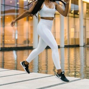 NWT Zyia White Unicorn Luxe 7/8 24”